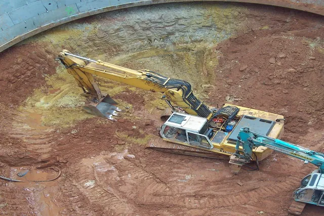 Excavator working within a circular shaft excavation supported by MSR steelwork